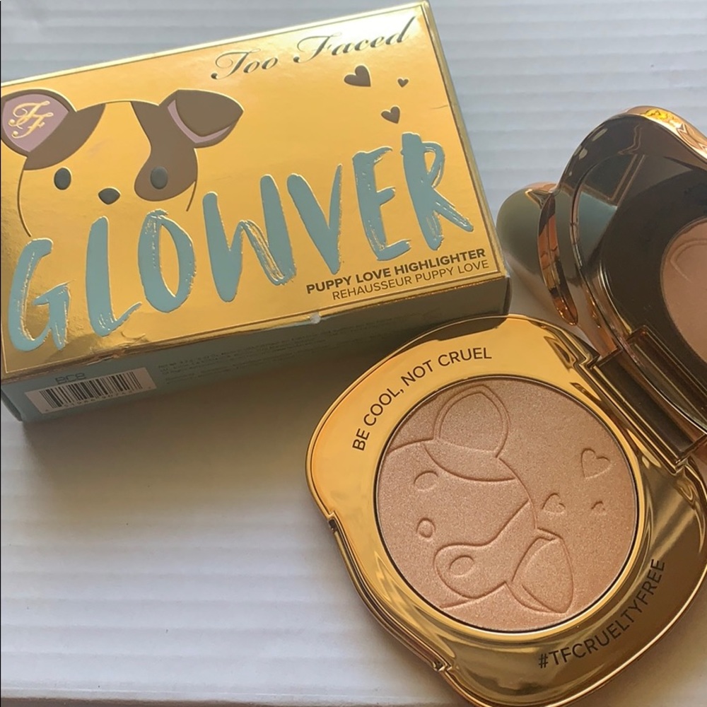 Too Faced GLOWVER PUPPY LOVE HIGHLIGHTER